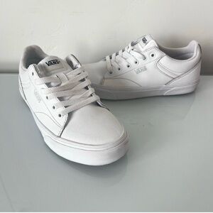 Vans Seldan Leather women’s size 9 Classic White Sneakers